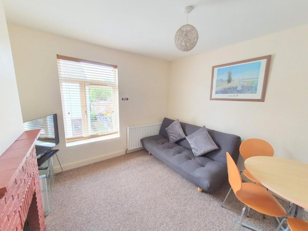 Bassett Flat With 2 Bedrooms And Superfast Wi-Fi Sittingbourne Eksteriør billede