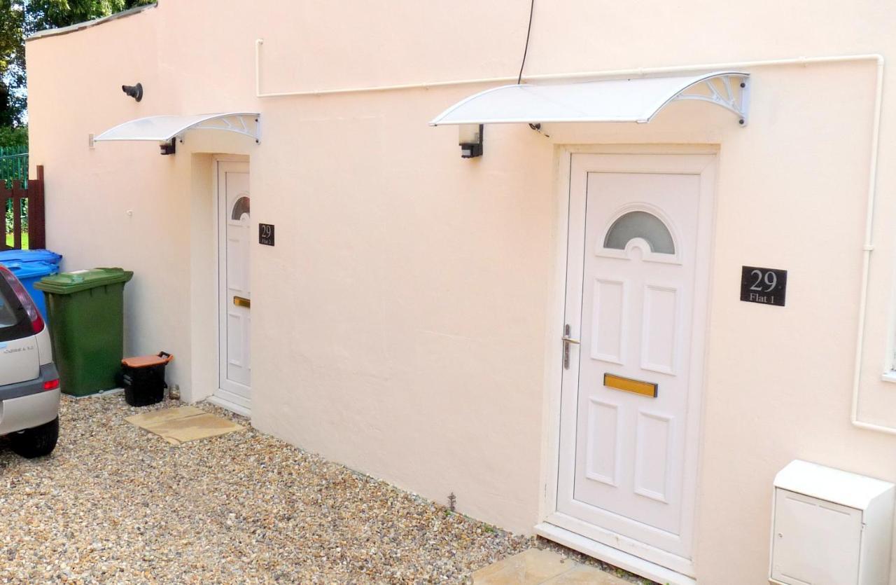 Bassett Flat With 2 Bedrooms And Superfast Wi-Fi Sittingbourne Eksteriør billede