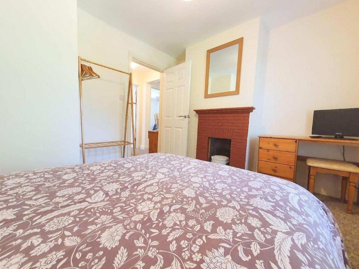 Bassett Flat With 2 Bedrooms And Superfast Wi-Fi Sittingbourne Eksteriør billede