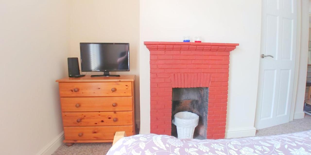 Bassett Flat With 2 Bedrooms And Superfast Wi-Fi Sittingbourne Eksteriør billede