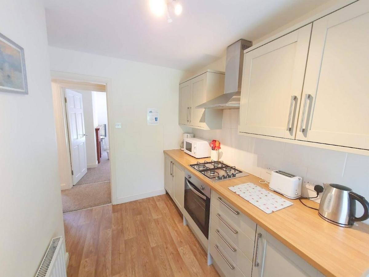 Bassett Flat With 2 Bedrooms And Superfast Wi-Fi Sittingbourne Eksteriør billede