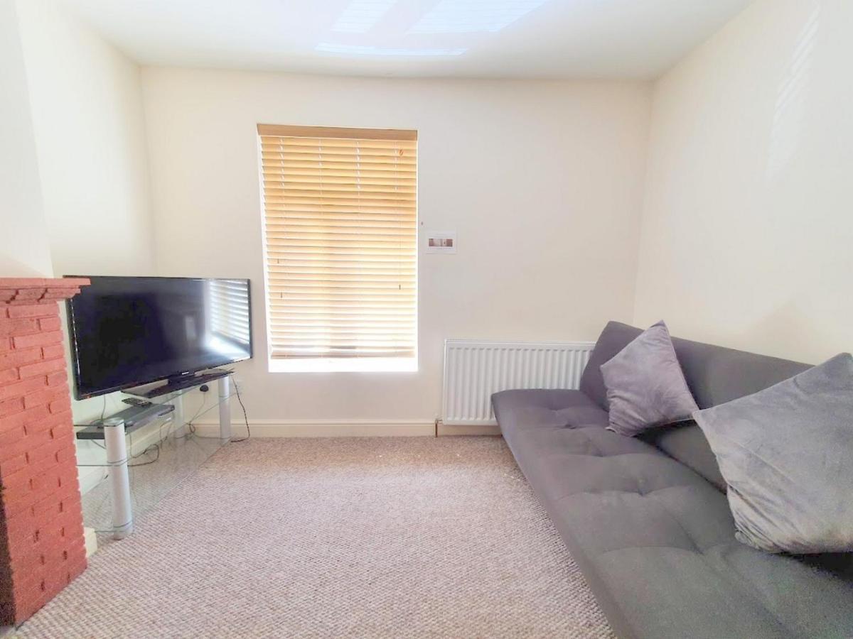 Bassett Flat With 2 Bedrooms And Superfast Wi-Fi Sittingbourne Eksteriør billede