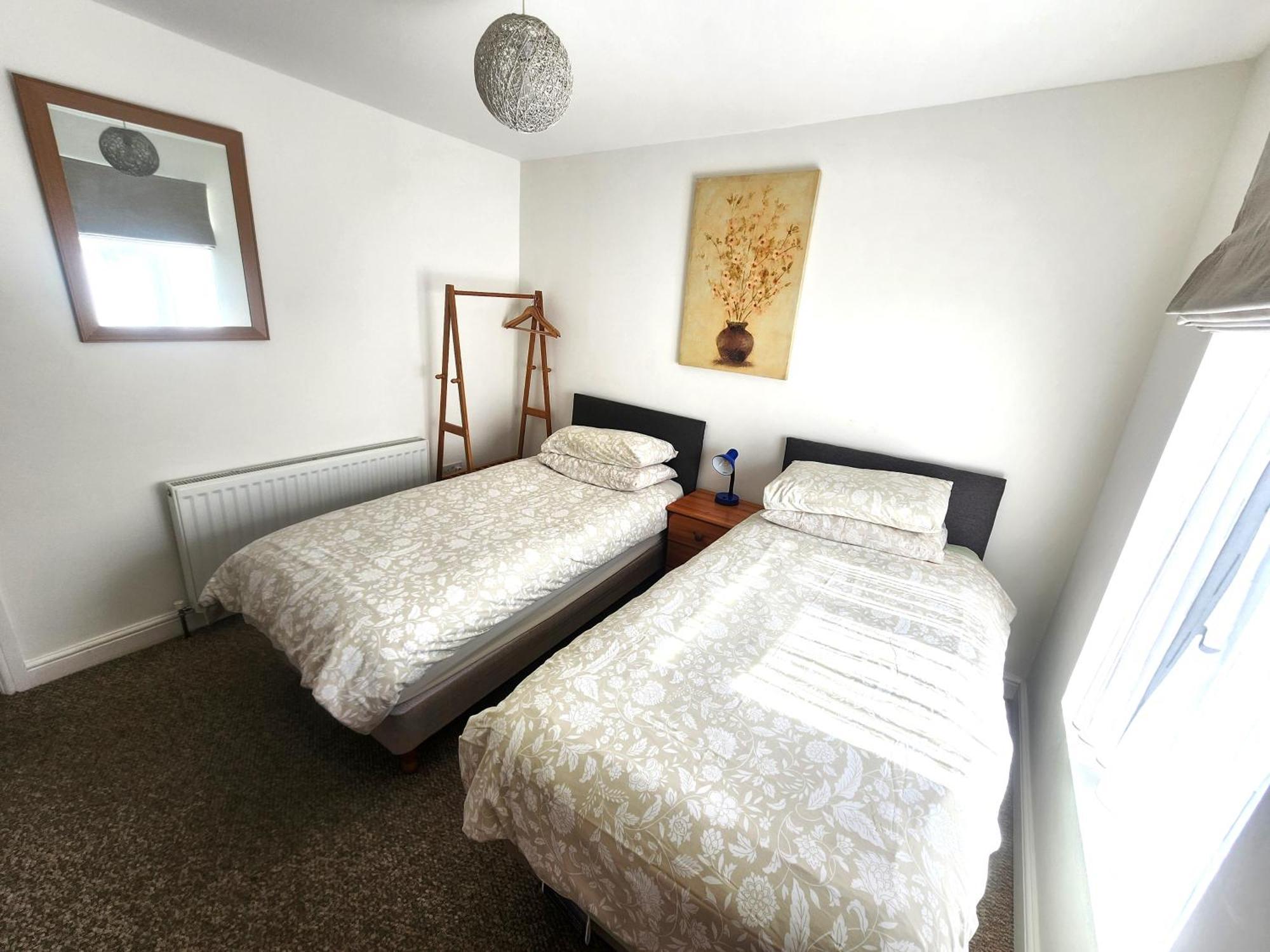 Bassett Flat With 2 Bedrooms And Superfast Wi-Fi Sittingbourne Eksteriør billede